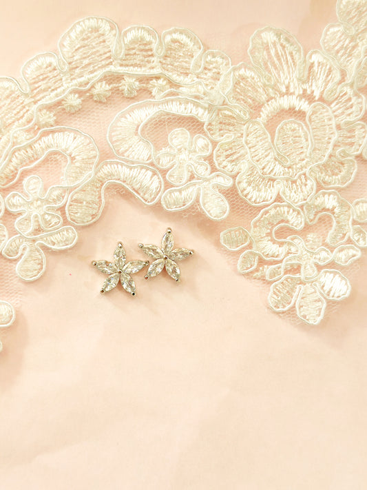 Aretes chicos zirconias