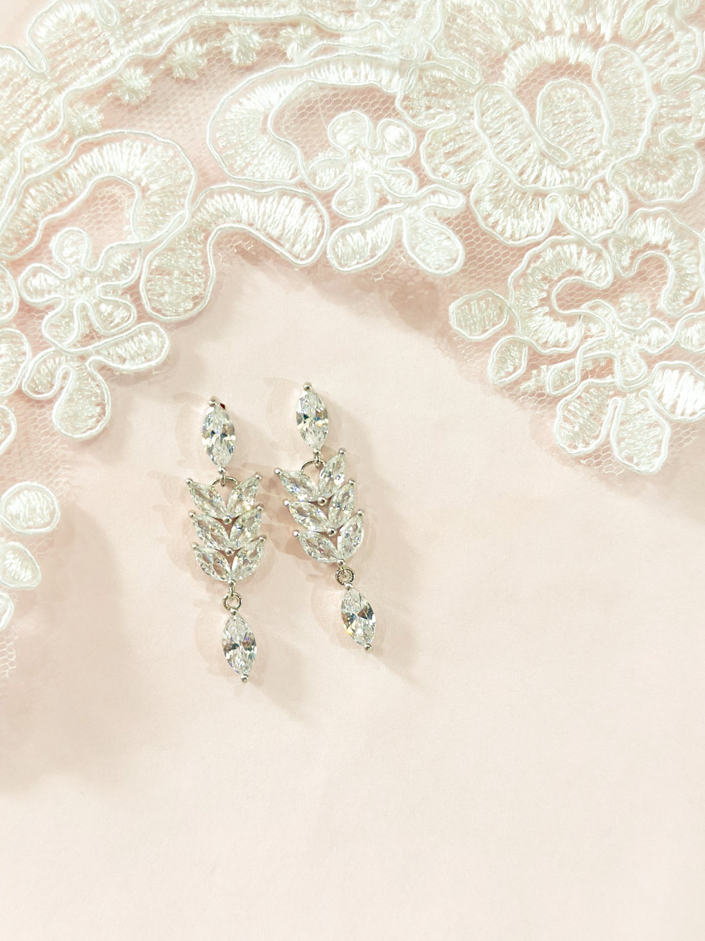 Medium zirconia earrings