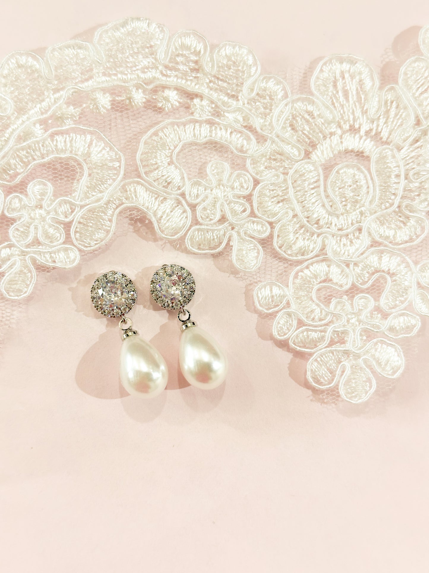Medium zirconia earrings
