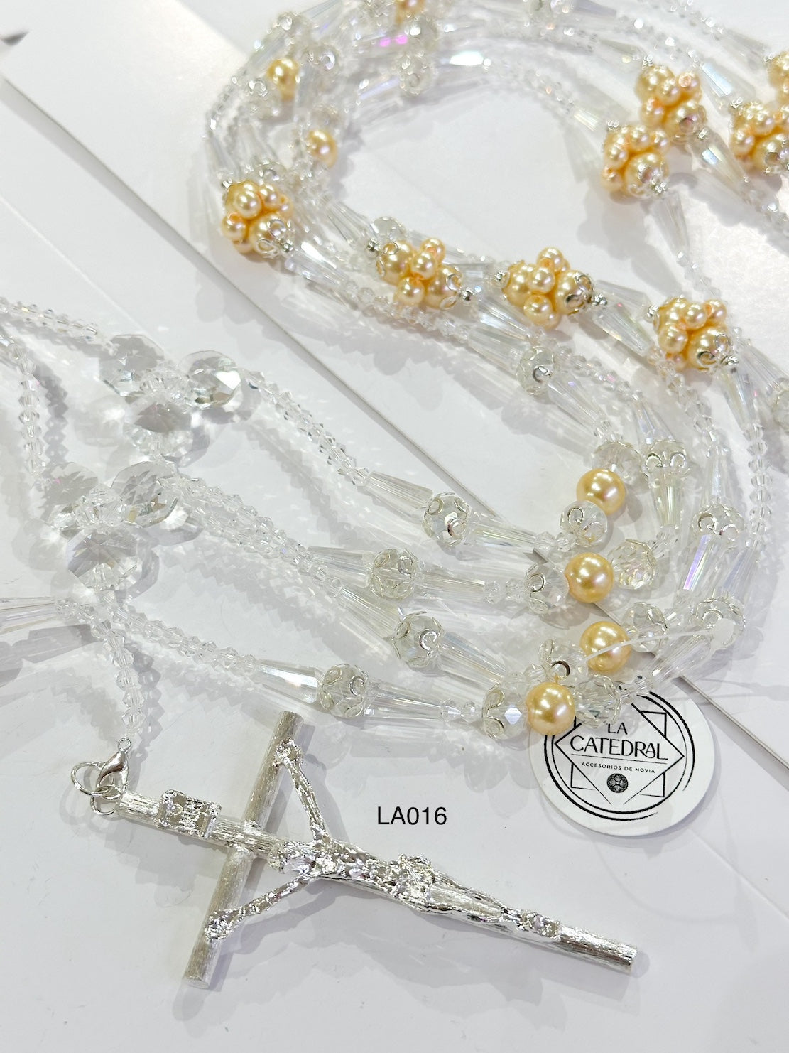 Lazo religioso plateado