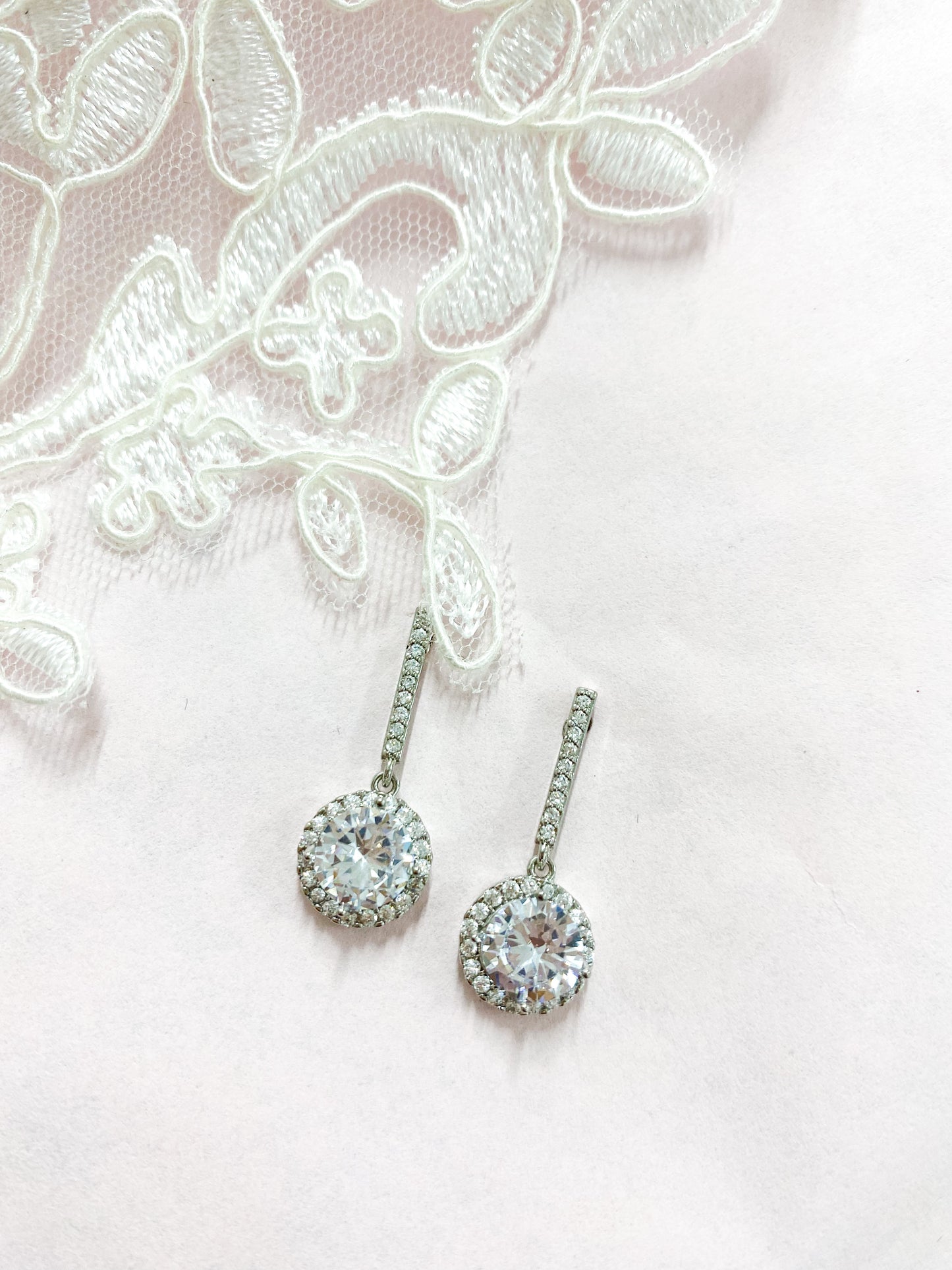Medium zirconia earrings