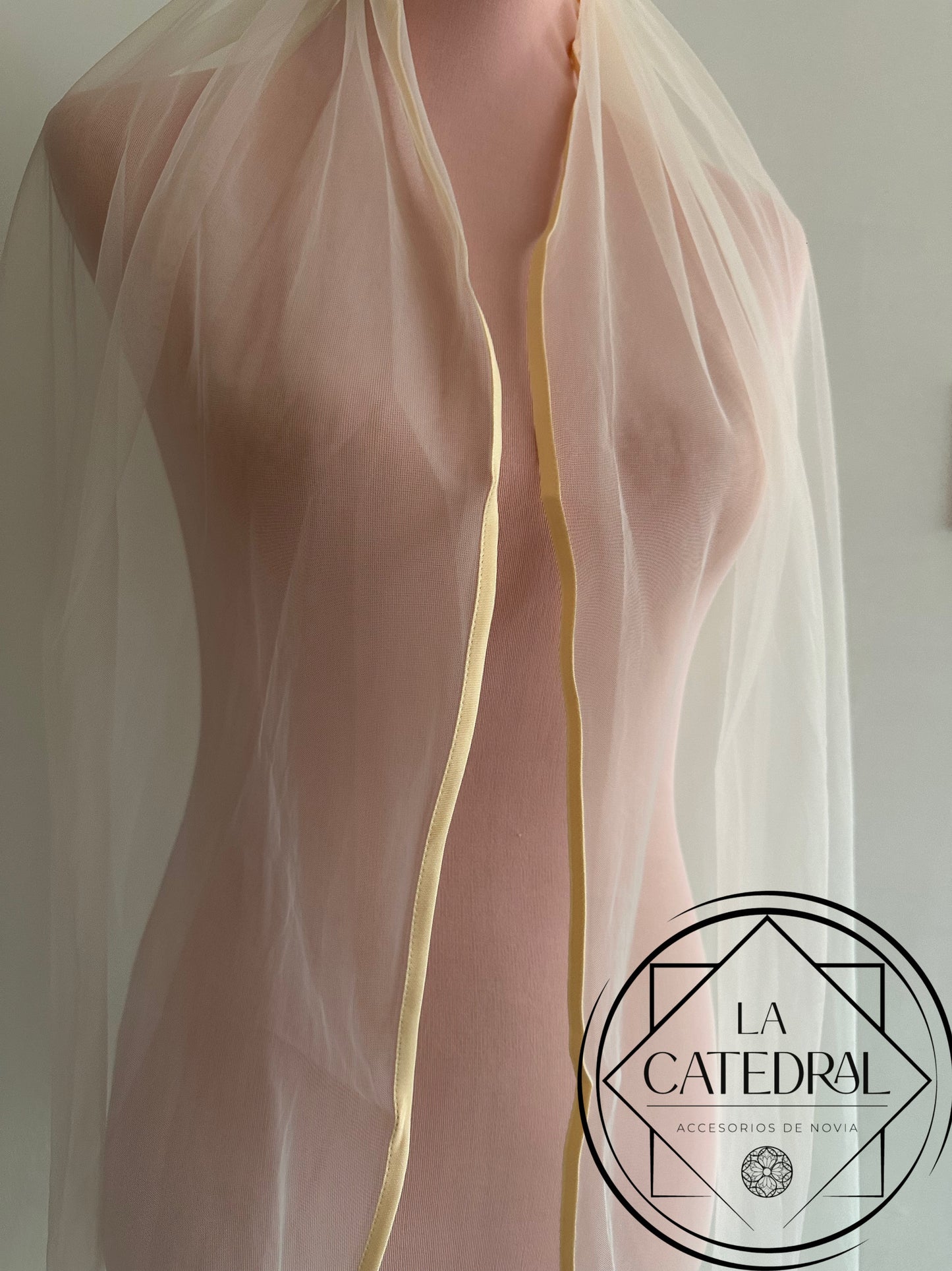 Ana - Velo Corto