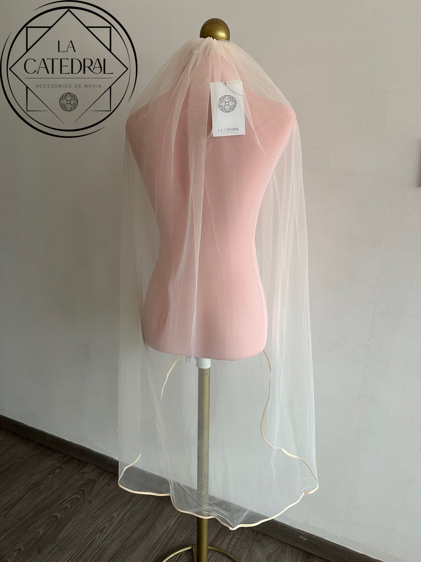 Ana - Velo Corto