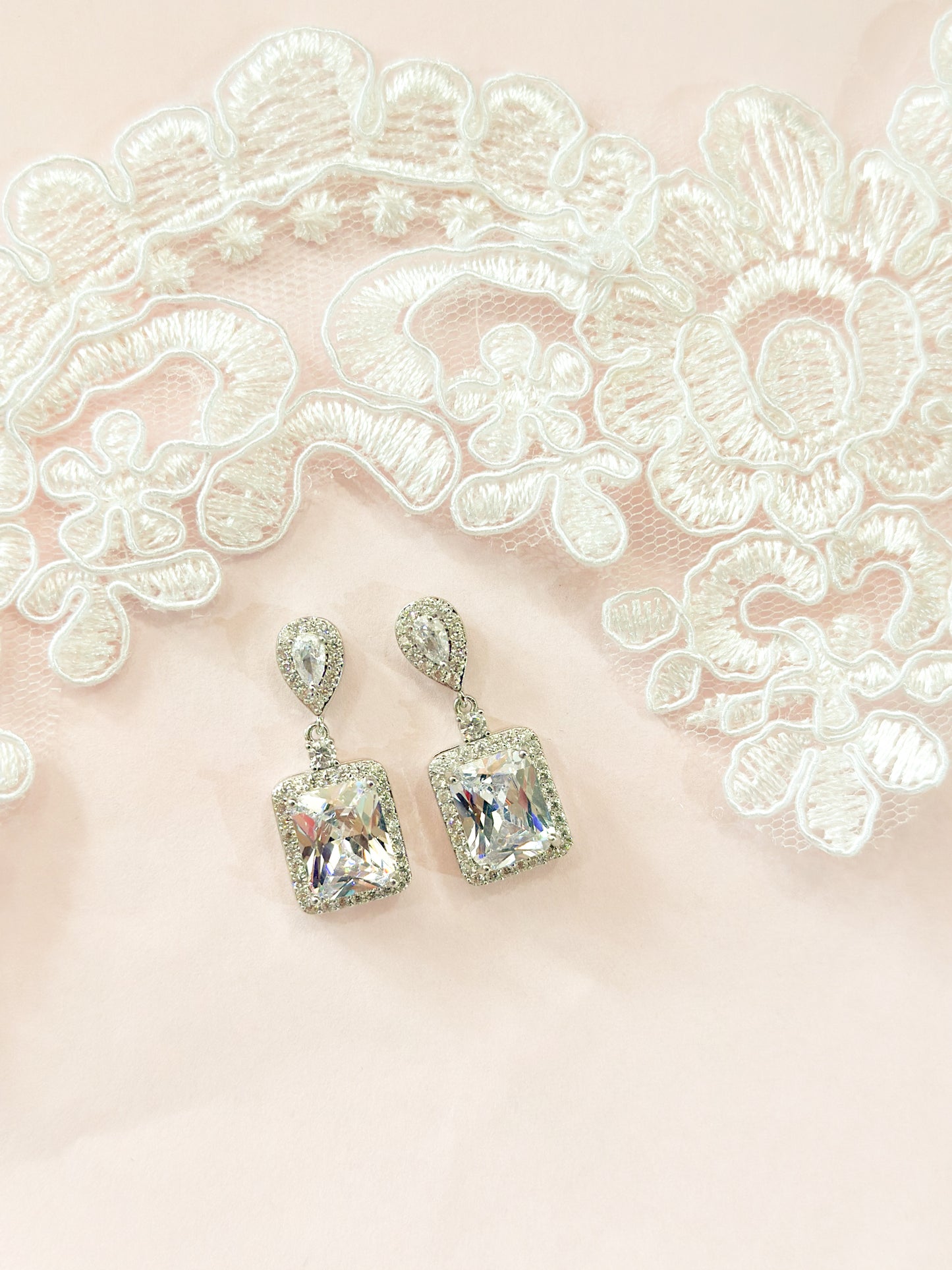 Aretes cuadrados de zirconia